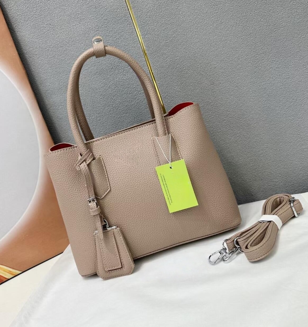 Black Grained Leather Tote Bag – Women Bags Prada Bewertung und Preis