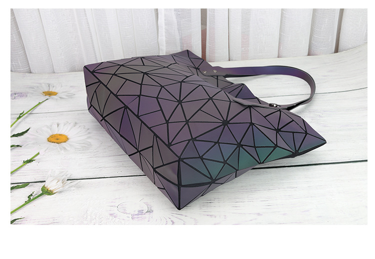 Summer 2026 Women's Geometric  – Women X Bags Bewertung und Preis