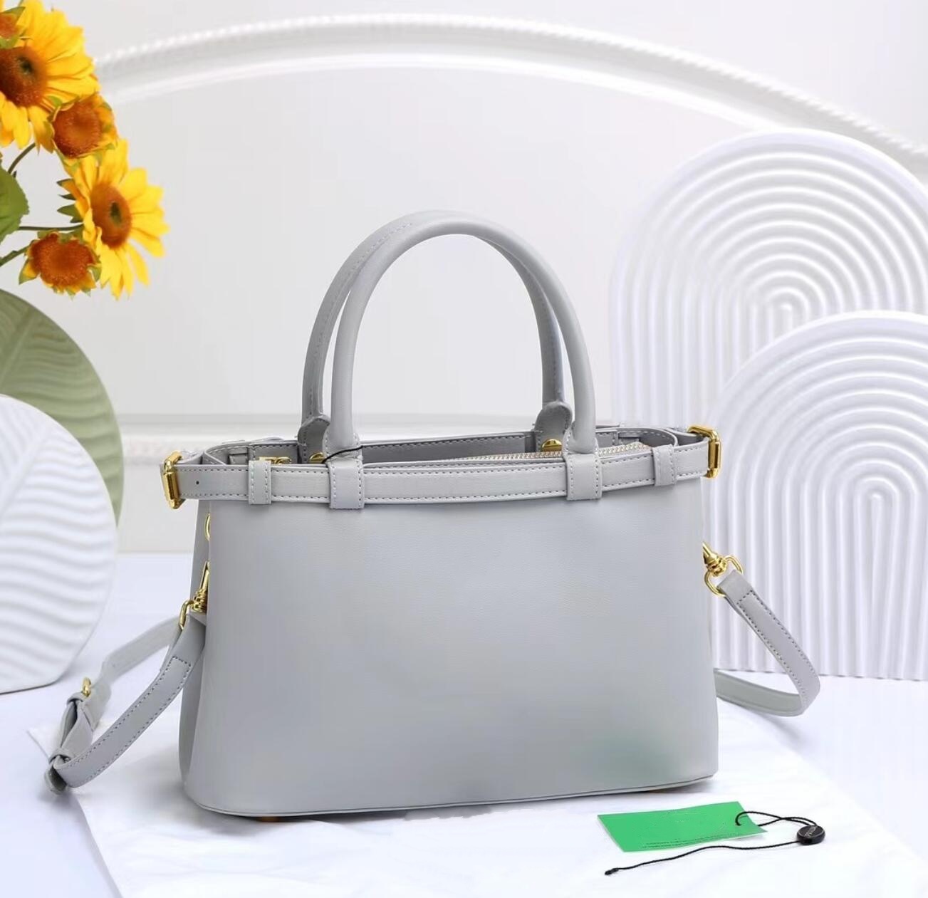 Daily Essential Brown Rectangu – Women Bags Prada Bewertung und Preis