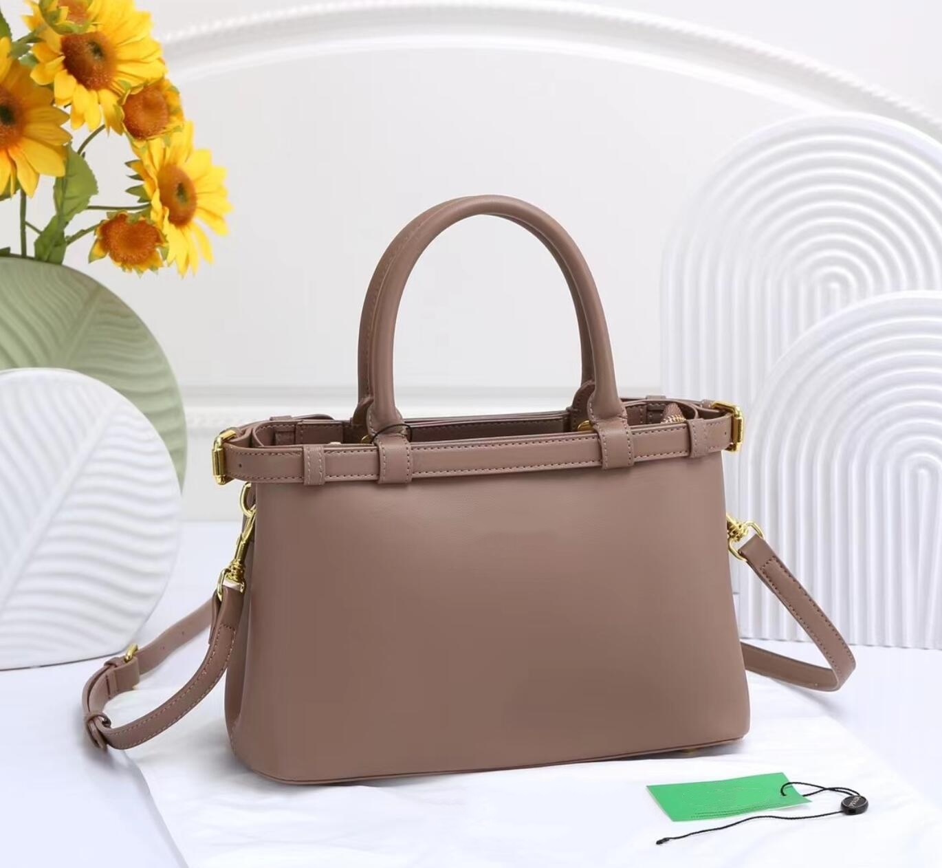 Daily Essential Brown Rectangu – Women Bags Prada Bewertung und Preis