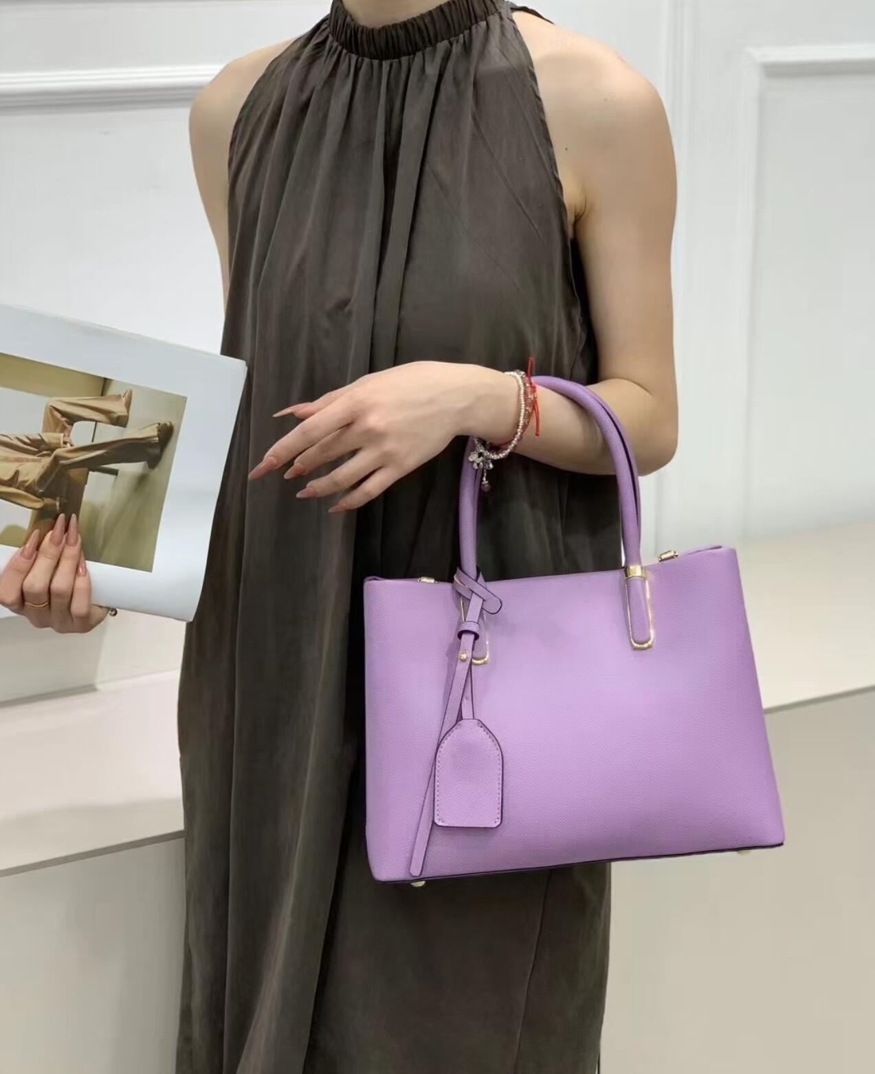 Chic Black Grained Leather Sat – Women Bags Prada Bewertung und Preis