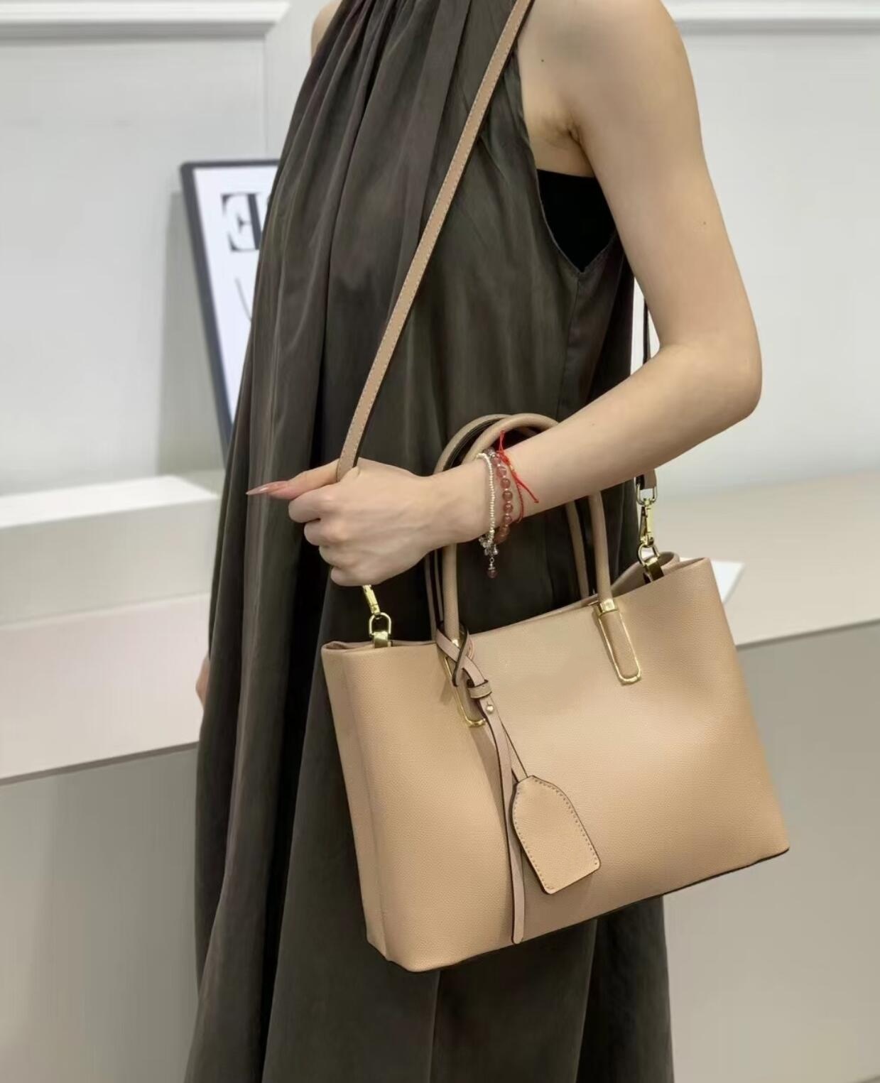 Chic Black Grained Leather Sat – Women Bags Prada Bewertung und Preis