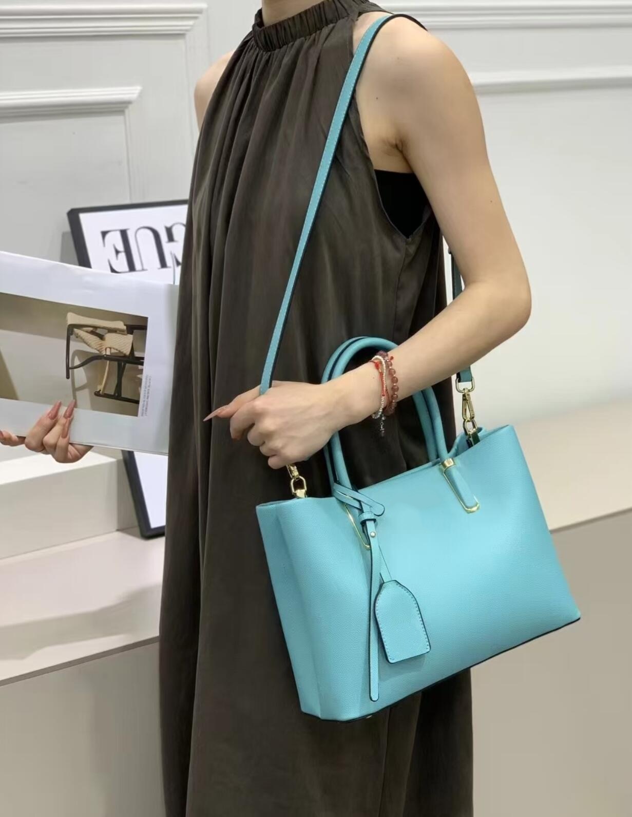 Chic Black Grained Leather Sat – Women Bags Prada Bewertung und Preis