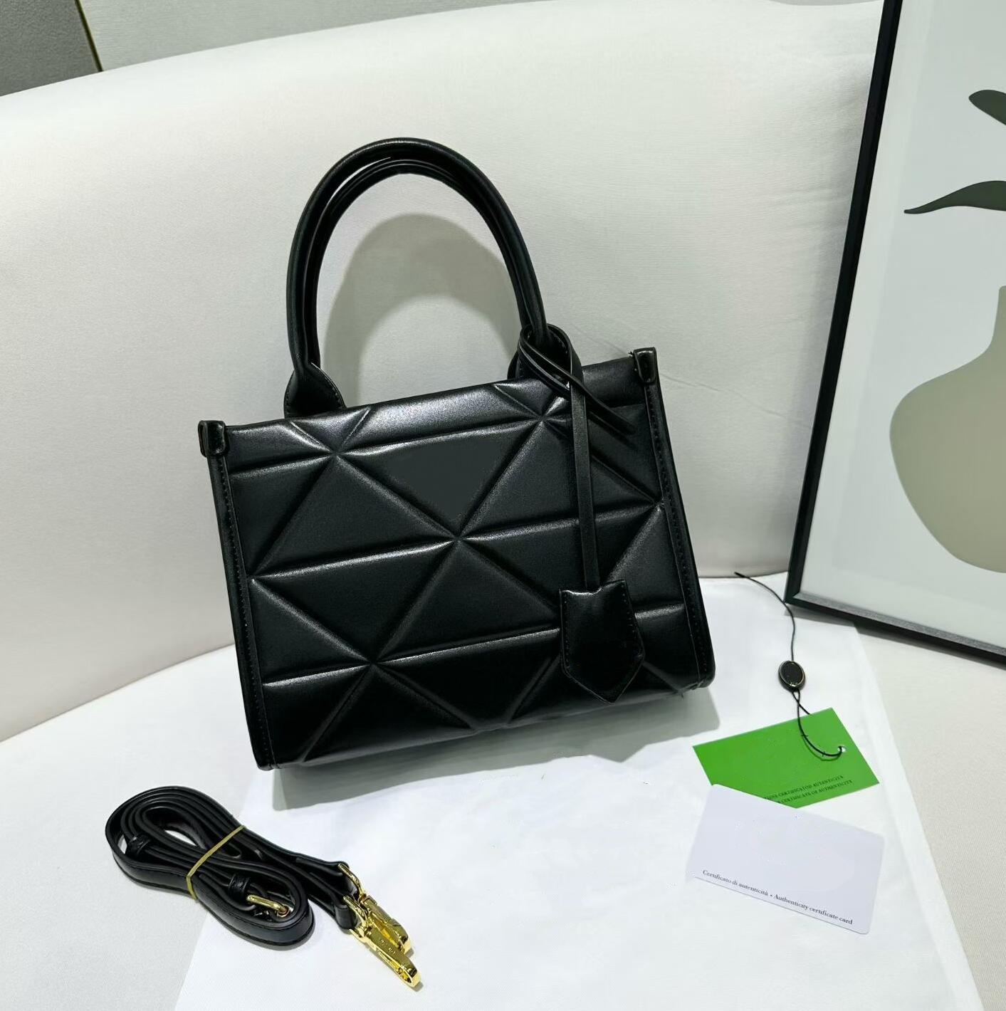 Black Grained Leather Top Hand – Women Bags Prada Bewertung und Preis