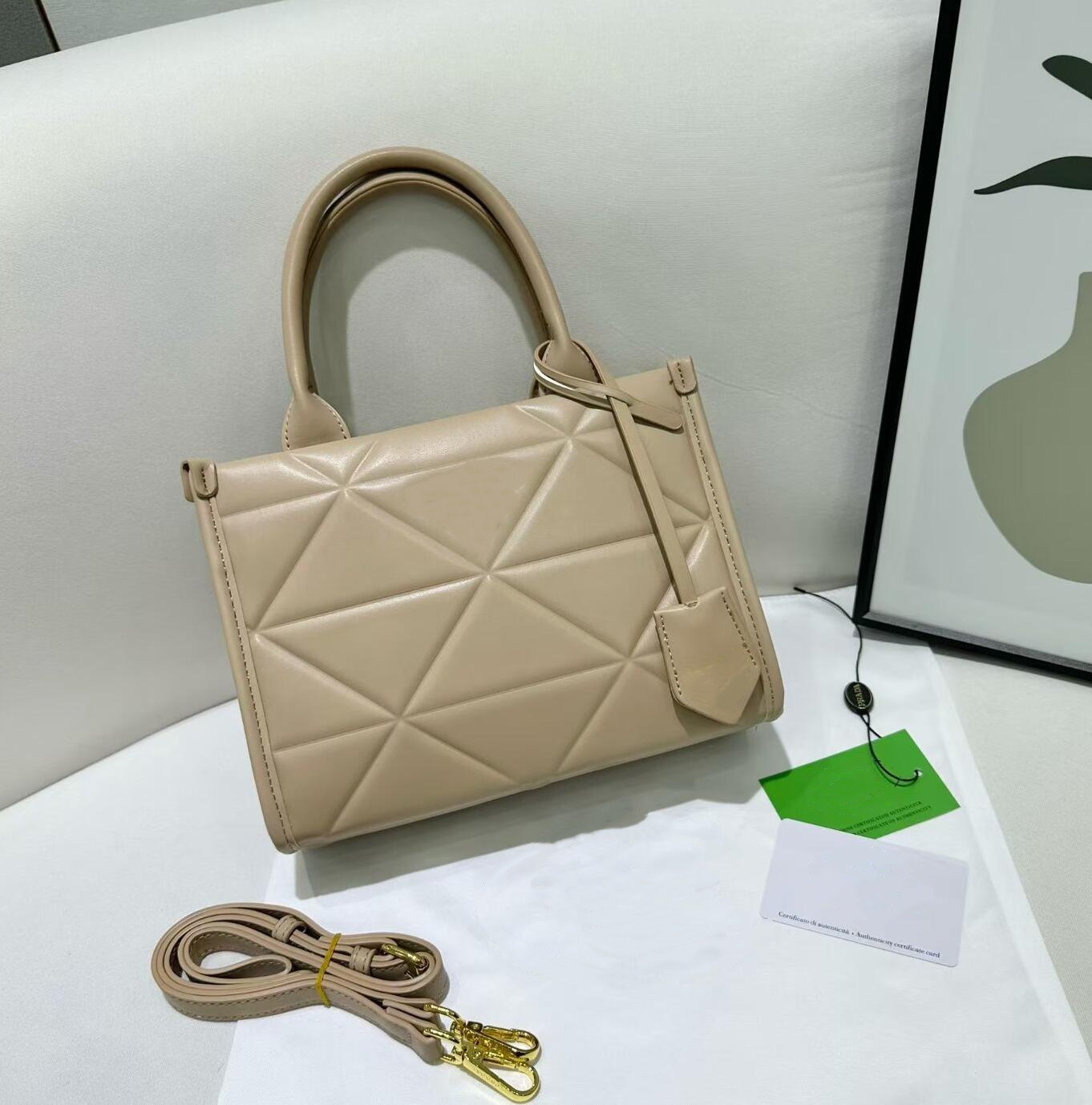 Black Grained Leather Top Hand – Women Bags Prada Bewertung und Preis
